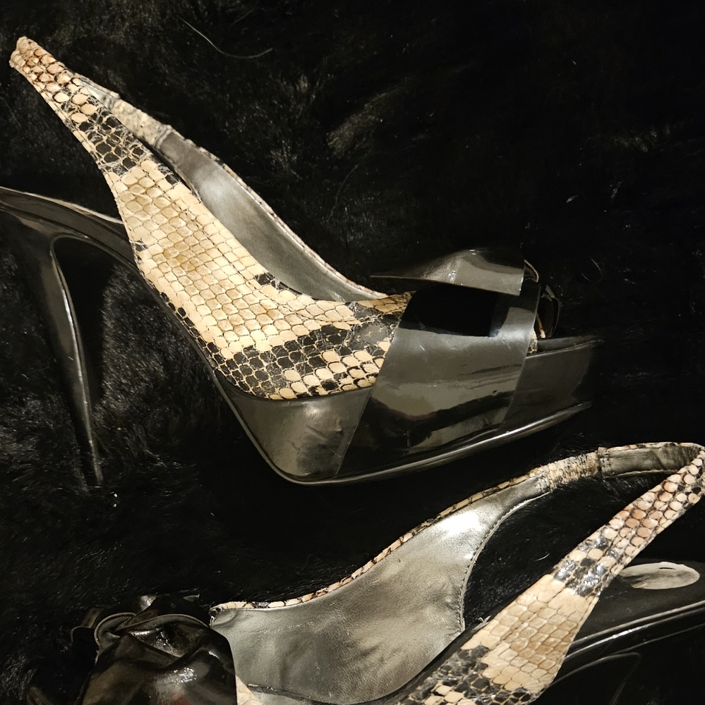 Guess Peeptoe Pump